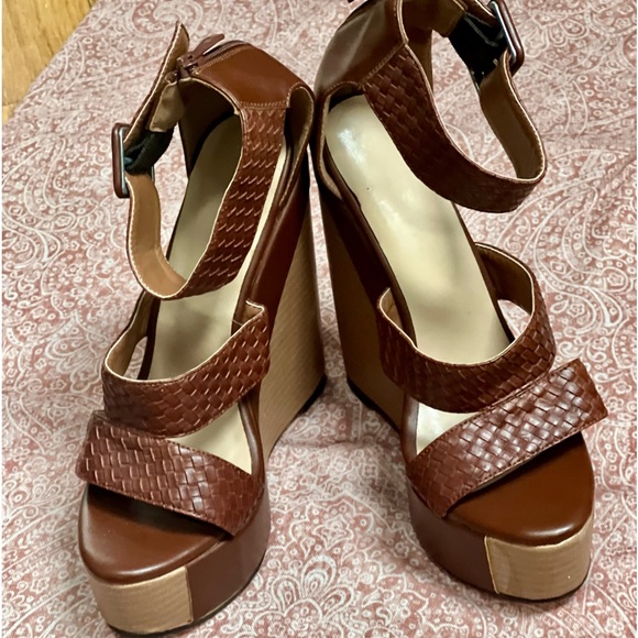 Platform brown and tan shoes - Picture 1 of 5